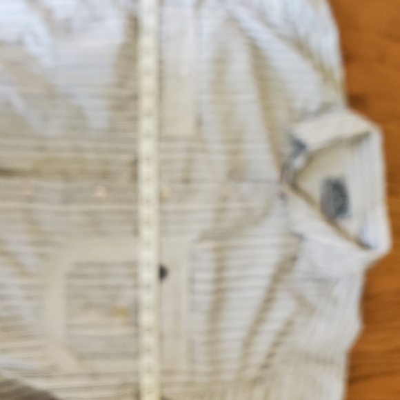 Levis mens short-sleeved button down shirt. Large. - Picture 7 of 10